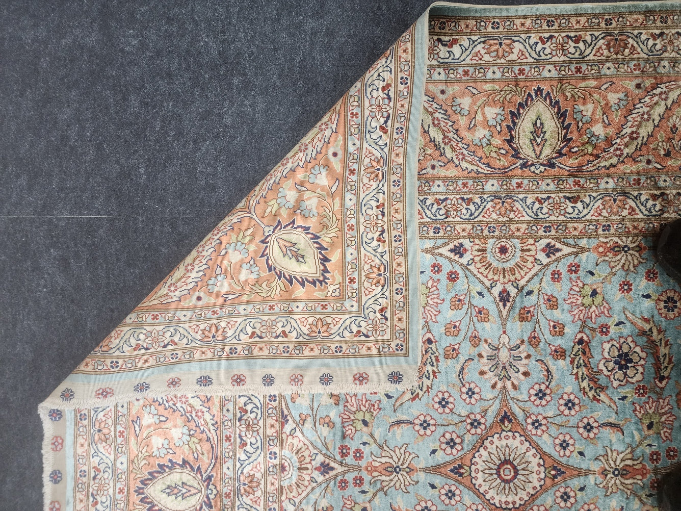 Vintage Silk Kayseri Rug – Exquisite Collector’s Piece (6 x 9)