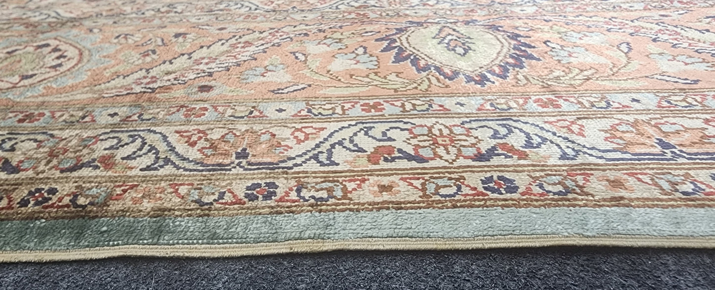 Vintage Silk Kayseri Rug – Exquisite Collector’s Piece (6 x 9)