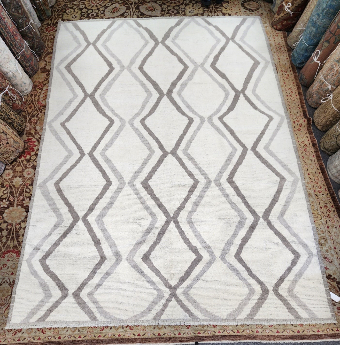 Moroccan Diamonds Rug – Handwoven Geometric Design, Size 9x12