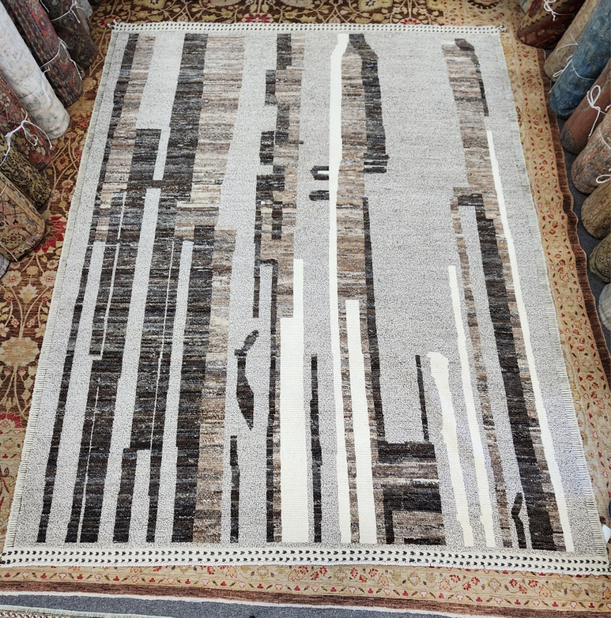 Modern Moroccan Rug – Handwoven Neutral Abstract Design, Size 9.5x12