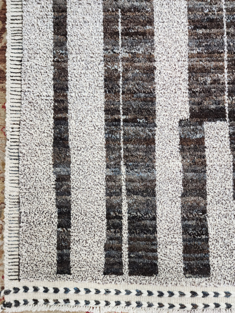 Modern Moroccan Rug – Handwoven Neutral Abstract Design, Size 9.5x12