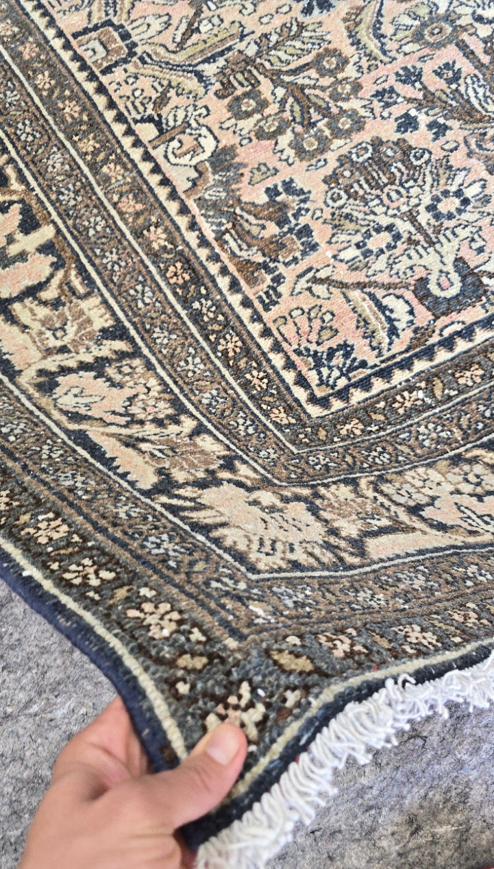 Antique Persian Hamadan Rug – Hand-Knotted Wool (8.10 x 11.6) – Neutral Tones #10387
