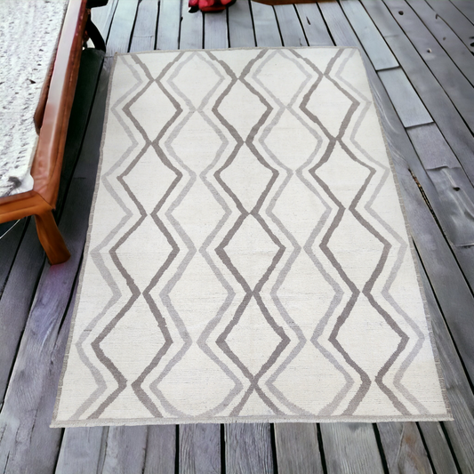 Moroccan Diamonds Rug – Handwoven Geometric Design, Size 9x12