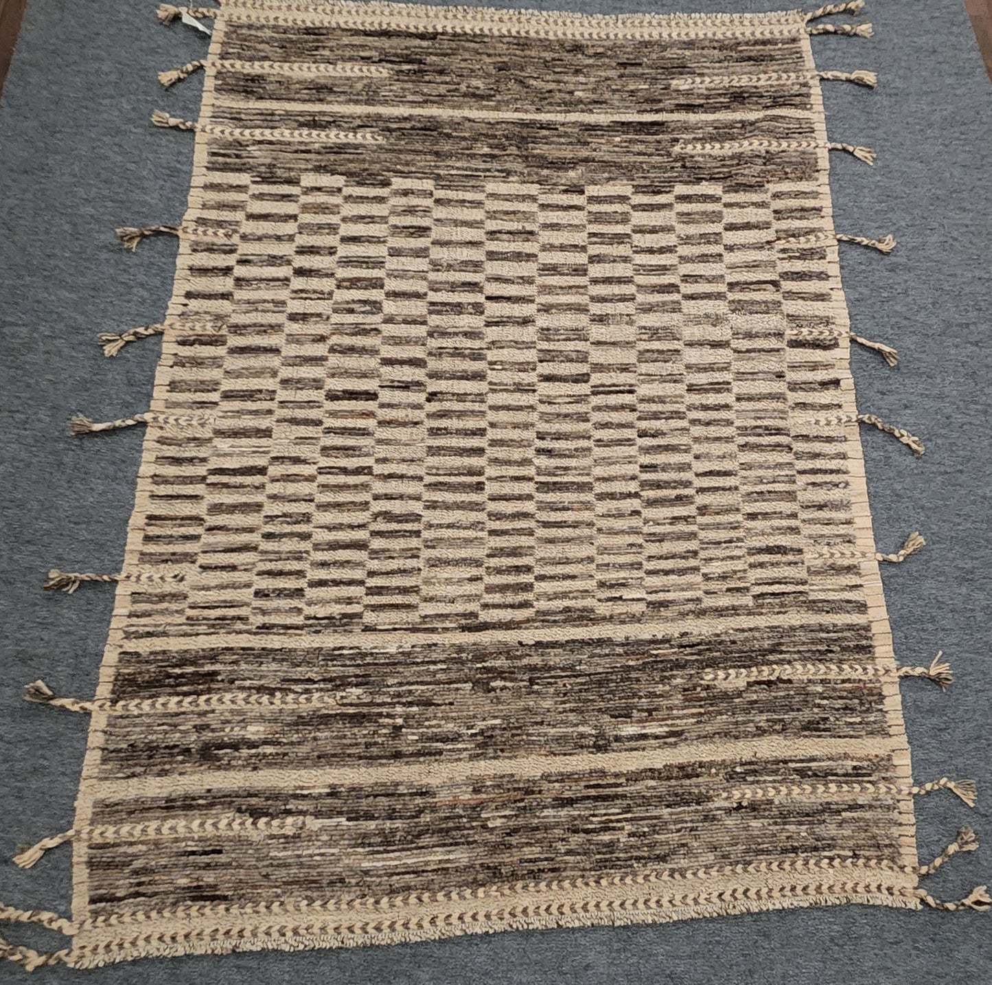 Handwoven Moroccan Area Rug – Earthy Textural Design (6.8 x 7.8)