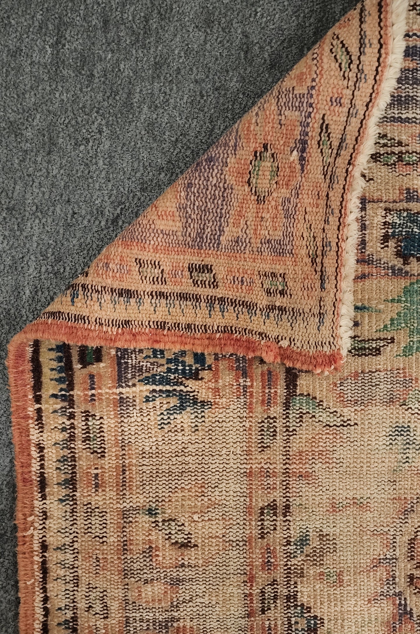 Vintage Turkish Rug – 6 x 9 ft – Handwoven Wool