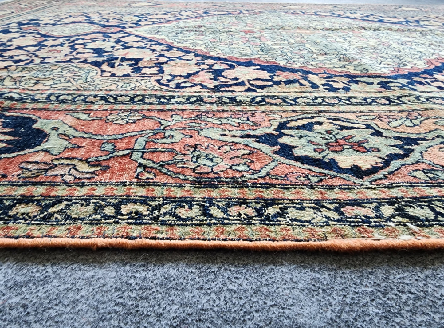 Antique Isfahan Rug – Persian Handwoven Wool & Silk Carpet (4.5 x 6.6 ft)