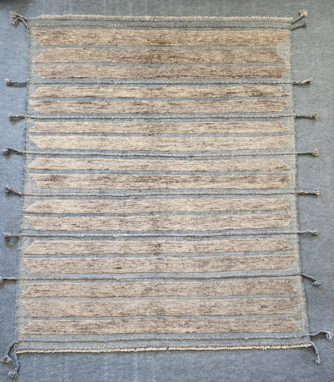 Handwoven Moroccan Indigo Color Rug – Subtle Elegance (5.7 x 8.1)
