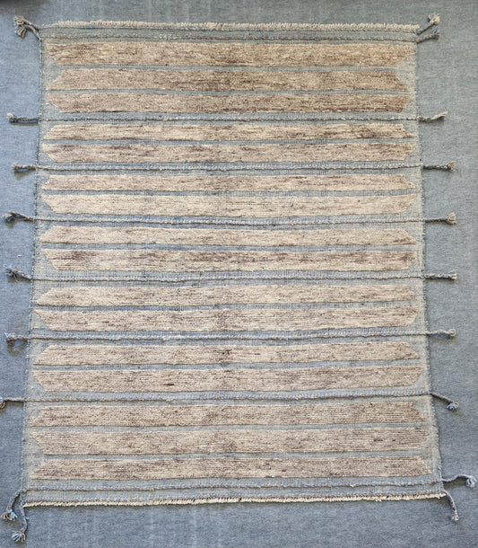 Handwoven Moroccan Indigo Color Rug – Subtle Elegance (5.7 x 8.1)