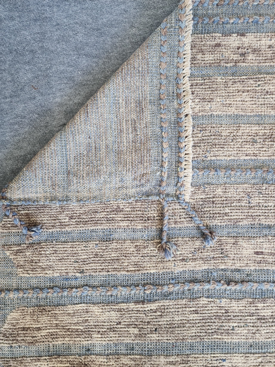 Handwoven Moroccan Indigo Color Rug – Subtle Elegance (5.7 x 8.1)