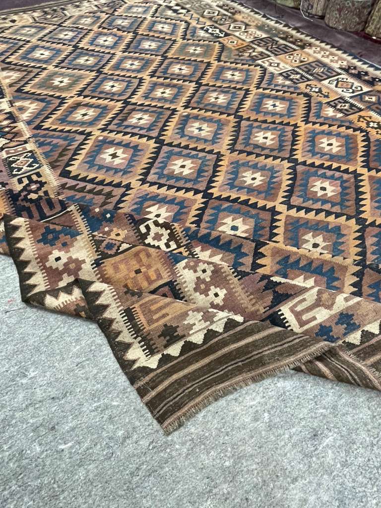 Maimana Kilim – 9.3 x 13.7