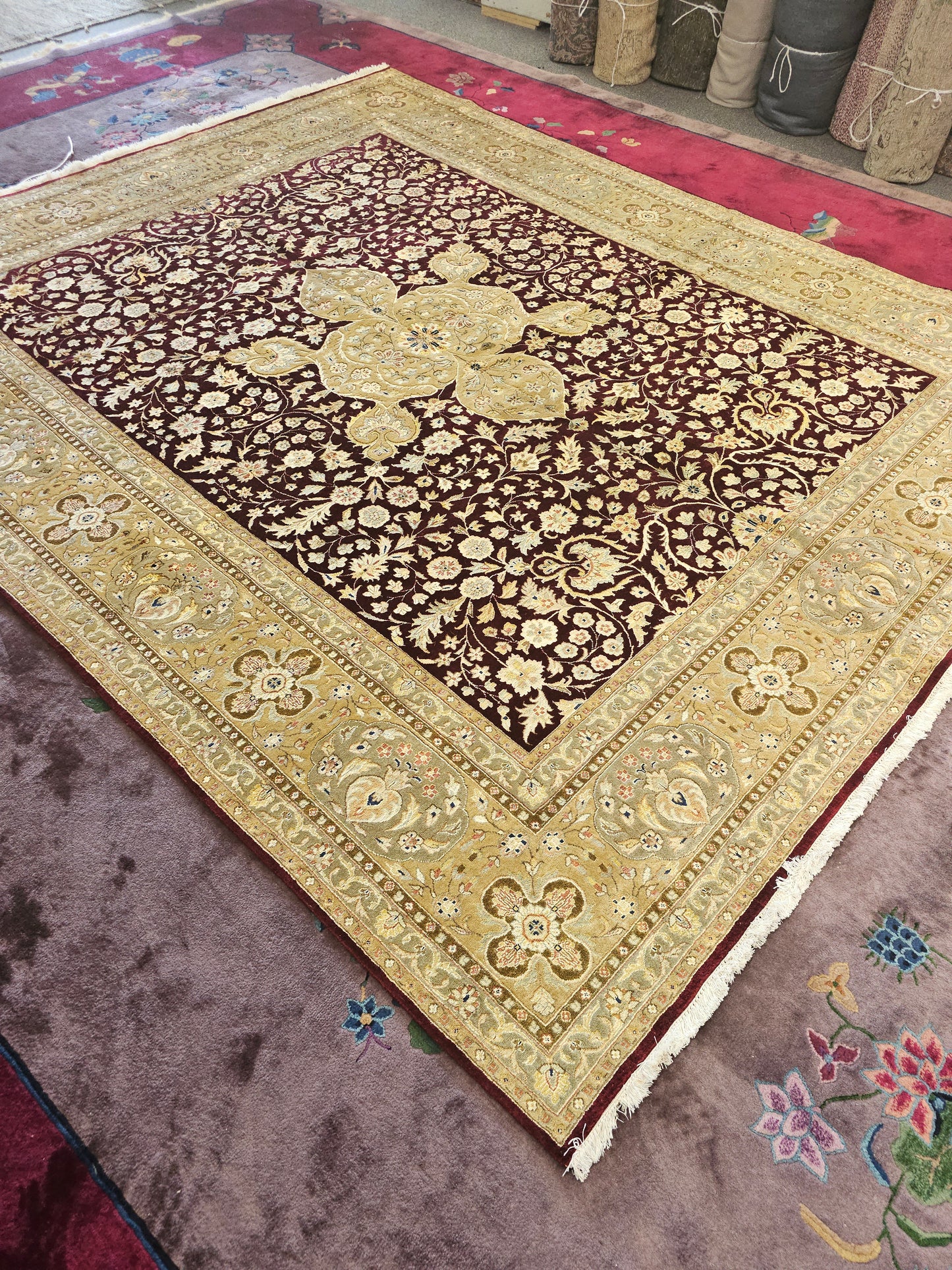 Tabriz design rug