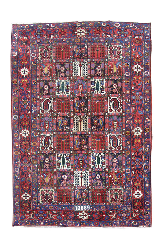 Antique Bakhtiari Rug | Handwoven Persian Wool Carpet (7.6x10.11)